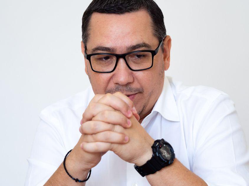 Victor Ponta a demisionat din funcţia de premier la câteva zile după tragedie. Foto: Raul Ştef