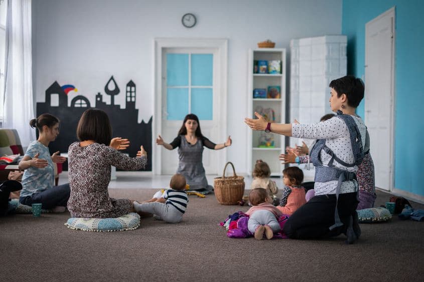 Mame la workshop-ul de sprijin pentru mame cu depresie postpartum. Foto: Centrul Cultural Clujean