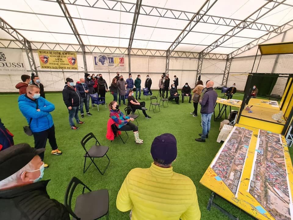 Consultările publice pentru proiect au adus laolaltă reprezentanți ai societății civile, dar și locuitori interesați de cartierul lor. Foto: Urbanize Hub