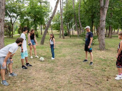 Binele nu se face în liniște. Trei femei povestesc ce înseamnă să donezi recurent pentru o organizație în care crezi