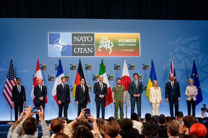VILNIUS, LITUANIA. 12 iulie 2023. Eveniment al liderilor G7, laolaltă pentru a susține o declarație comună de sprijin pentru Ucraina, în timpul SUMMIT-ului NATO 2023. Foto © Gints Ivuskans | Dreamstime.com