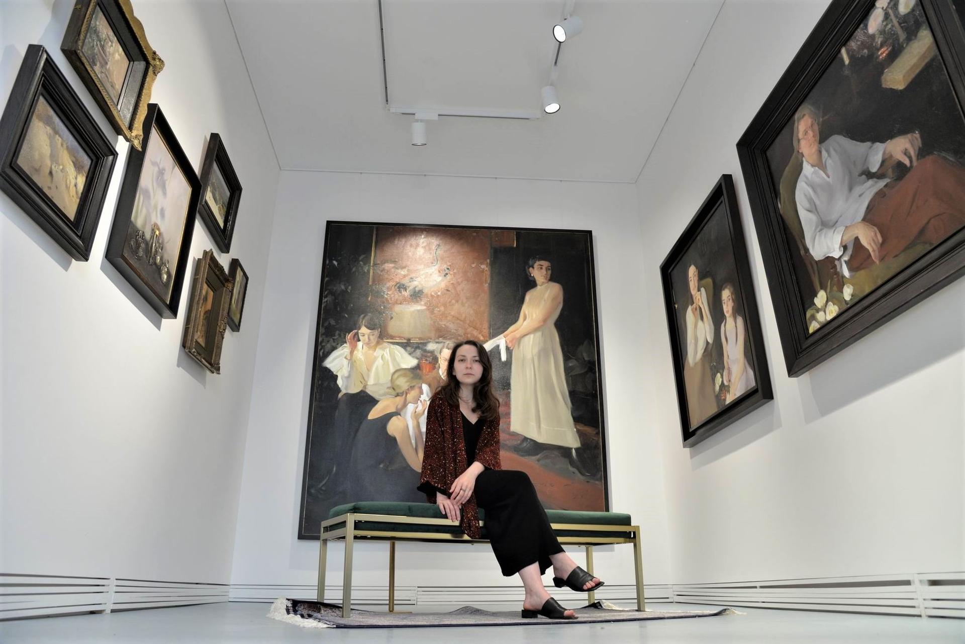 Elena Bria în expoziția din galeria Arbor din București, iunie 2021. Foto Lucian Muntean