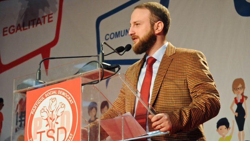 Andrei Tinu s-a retras și le-a cerut delegaților să-l voteze pe Gabriel Petrea.