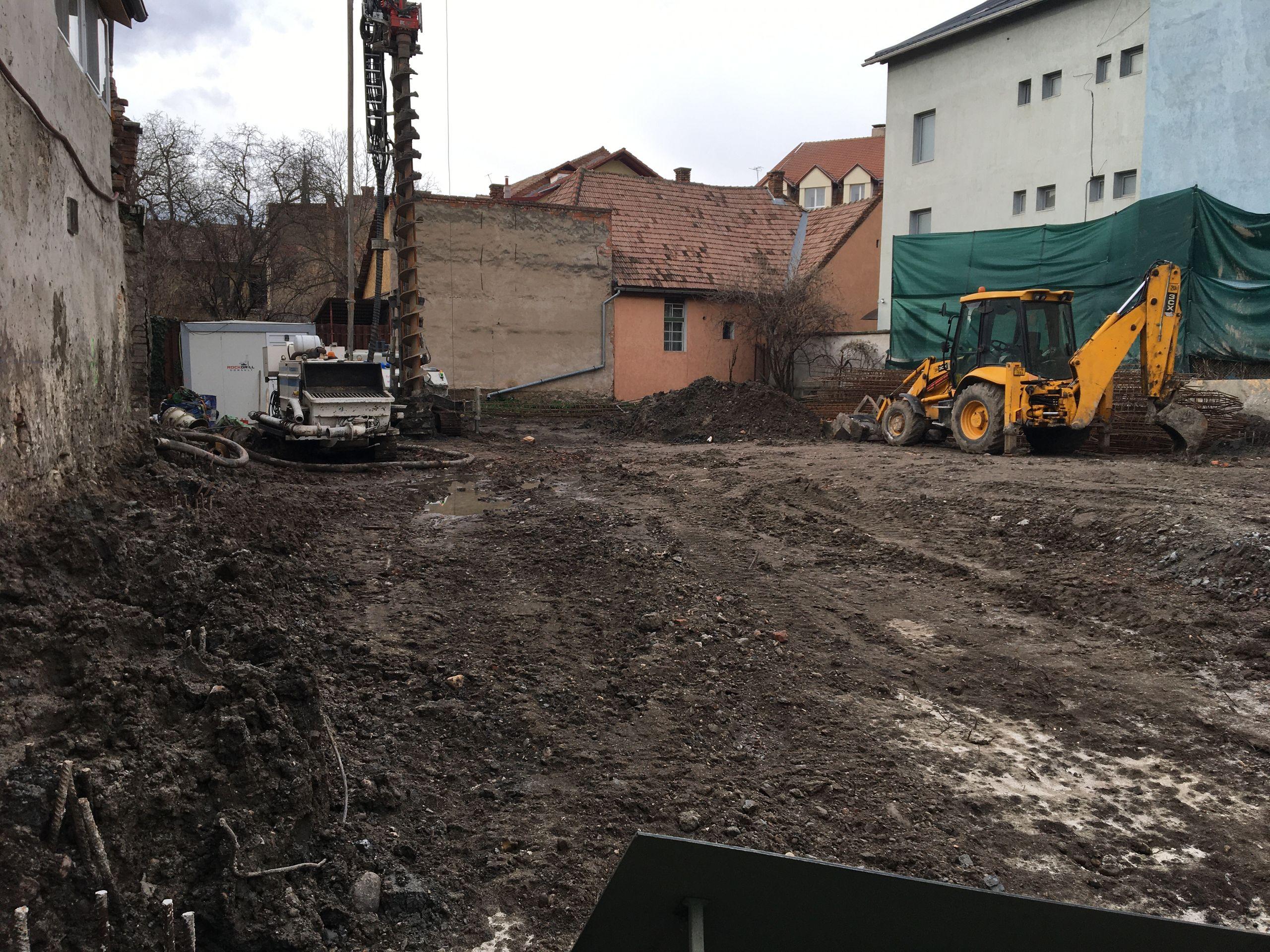 Zumzetul utilajelor dublează zgomotul traficului în permanență