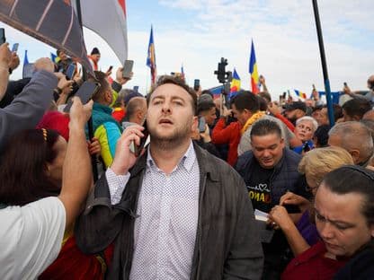 Dat, ca un făcut. Bărbatul care a condus Jaguarul pentru Călin Georgescu la Oradea spune că obișnuiește să ia și oameni la ocazie, fără să aștepte să fie plătit