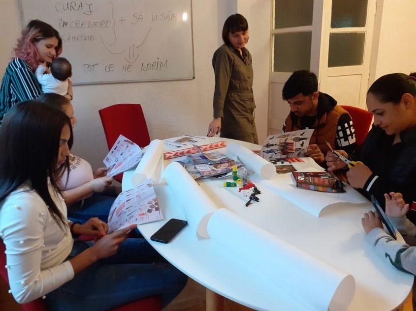 Ședință de consiliere vocațională cu beneficiarii. FOTO Facebook Asociția Dream Project România