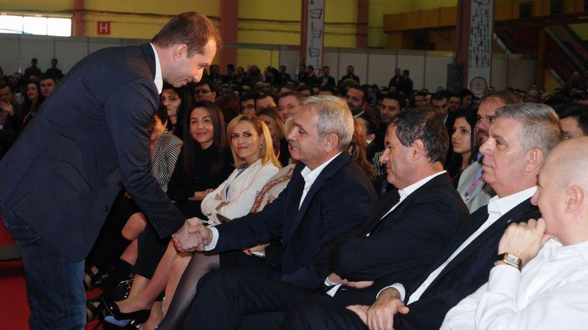 După discurs, Mihai Sturzu s-a dus să dea mâna cu Liviu Dragnea.
