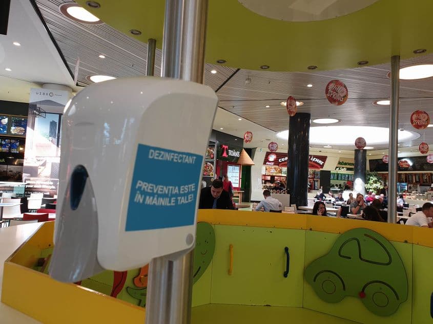 Măsurile de protecție luate de privați vin să le completeze pe cele indicate de autorități, dar nu sunt suficiente. Foto: Lucian Muntean