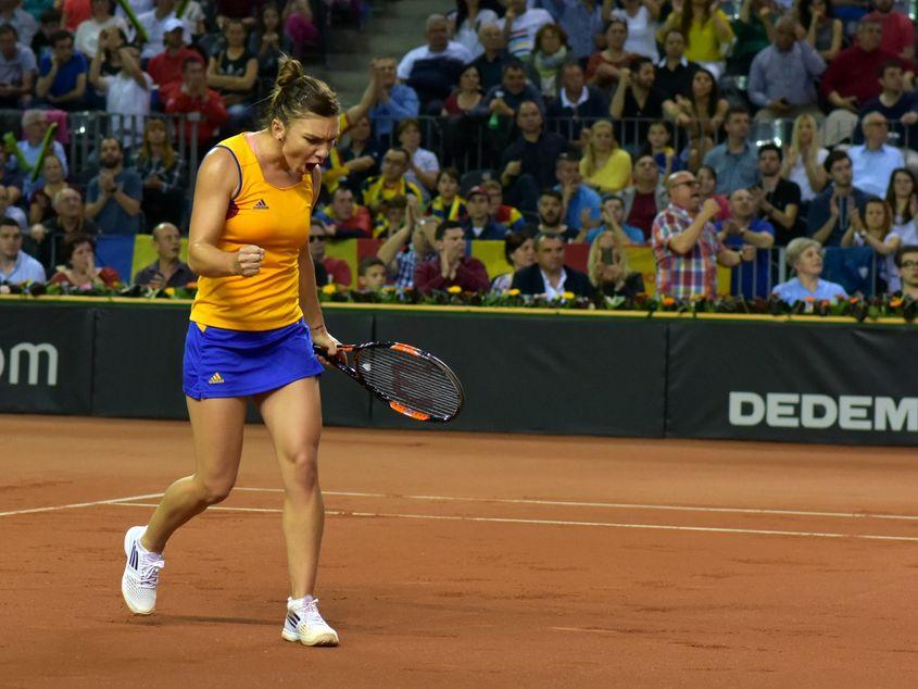 Simona Halep a trecut de Andrea Petkovic, 6-4, 6-7, 6-4.