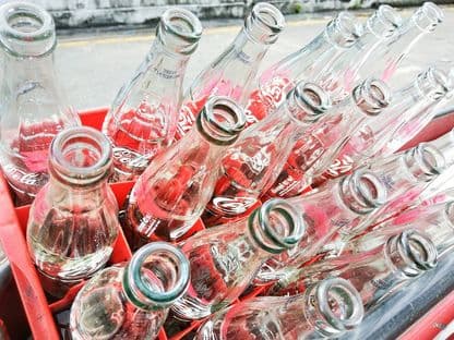 Cât de aproape e România de implementarea sistemului „garanție-returnare” pentru sticlă, plastic și metal?