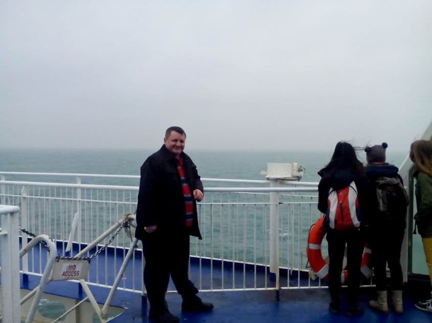 Autorul, pe feribot.