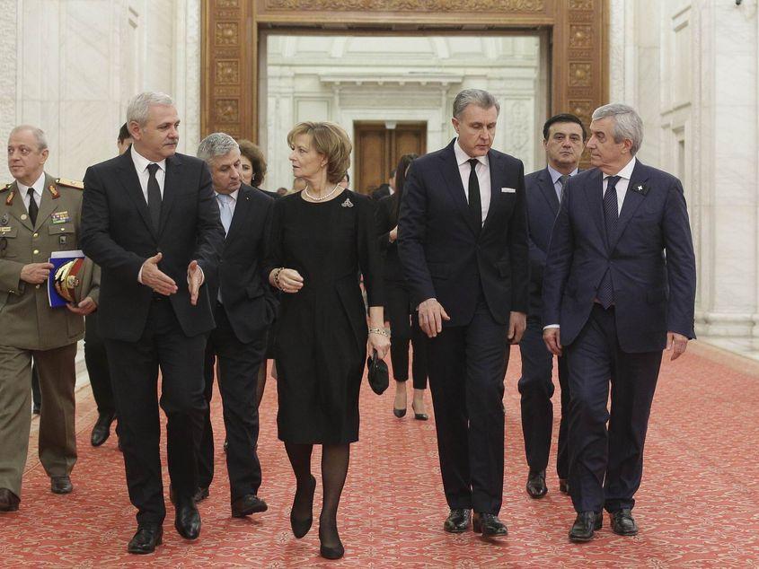11 decembrie 2017. Principesa Margareta şi Principele Radu, încadraţi de Liviu Dragnea și de Călin Popescu Tăriceanu, după ședința comună a Senatului şi Camerei Deputaţilor dedicată omagierii Regelui Mihai. Foto: Inquam Photos / Octav Ganea