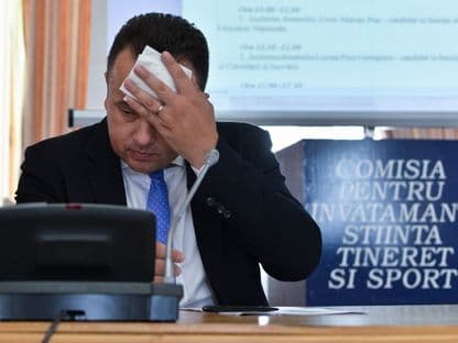 Un ziarist de investigații blochează titlul de doctor al fostului ministru Liviu Pop