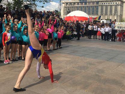 Galerie foto, Piteşti 2018: neţărmurită dragoste pentru mult-stimata şi iubita tovarăşă Viorica Dăncilă