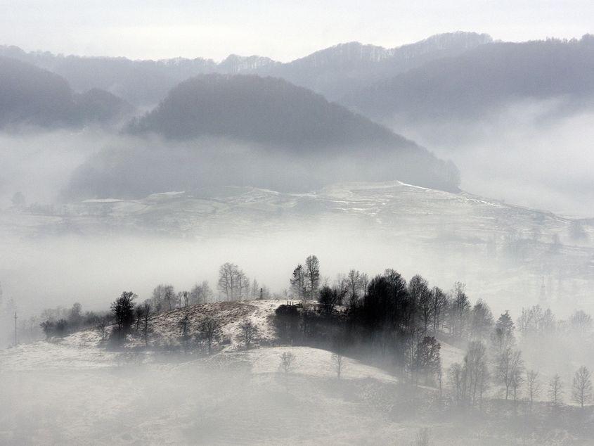 N-o să-ţi vină să crezi: dacă Tolkien vedea asta, Maramureşul se numea Mordor. Fotografii: Raul Ştef
