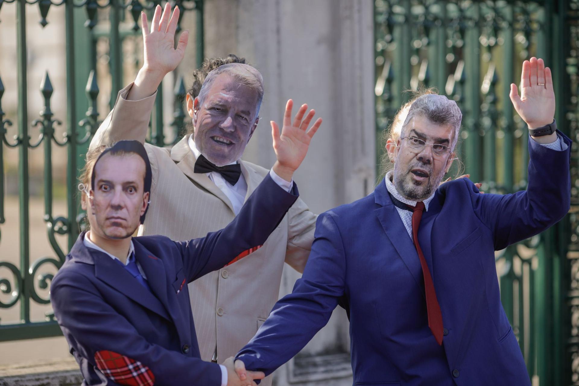 Protest organizat de Declic, în fața Palatului Parlamentului din București, miercuri 24 noiembrie 2021. Inquam Photos / George Calin