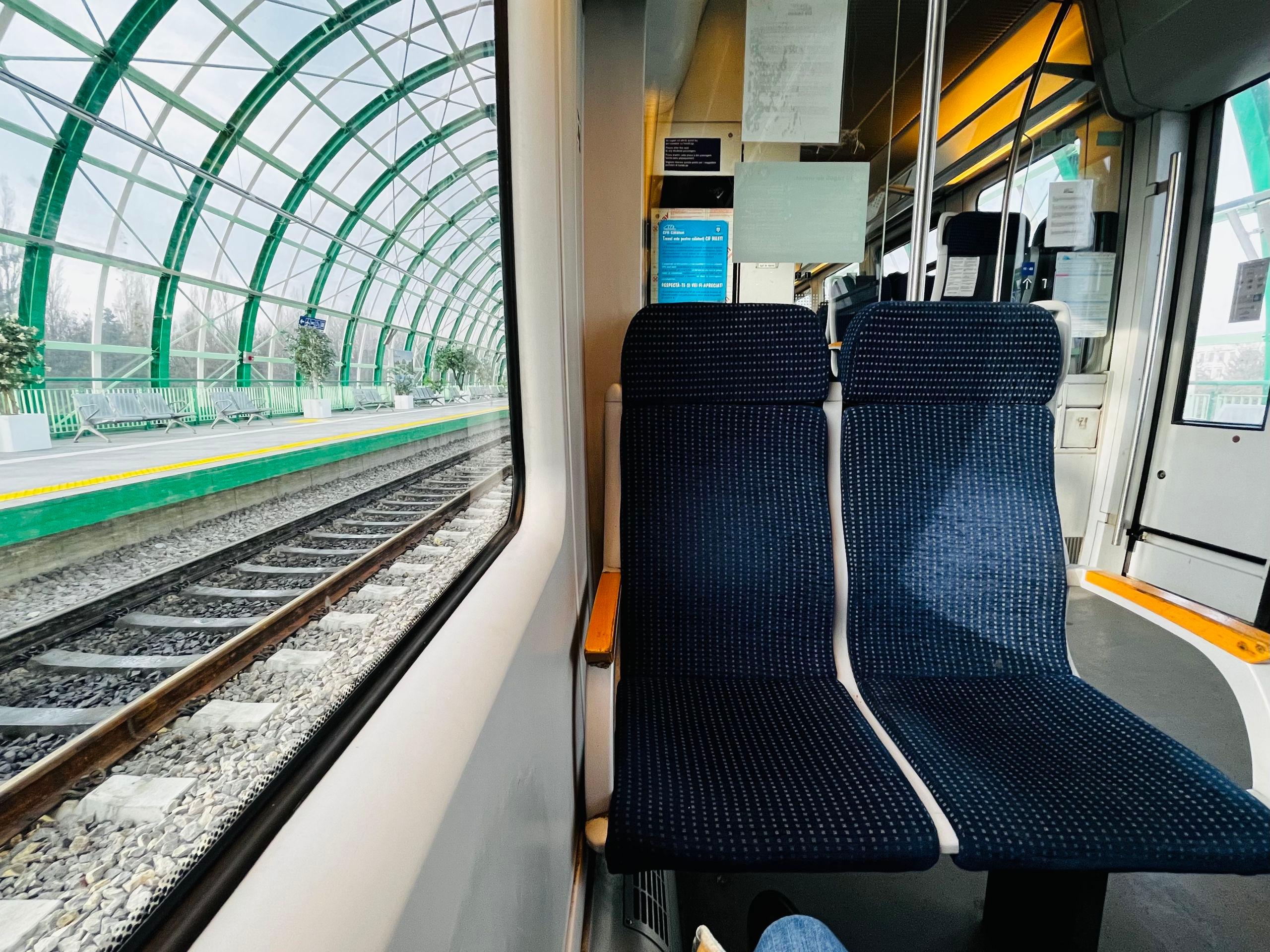 Trenul metropolitan București-Otopeni, la plecarea din gara aeroportului Henri Coandă. Foto: Ioana Epure