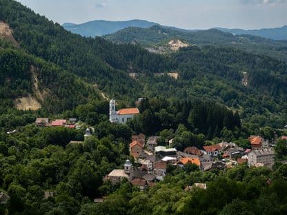 Culisele procesului cu RMGC. Interviu cu avocații care au făcut dintr-o notă de subsol o apărare de 6.7 miliarde de dolari pentru România