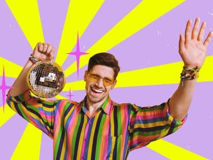 Știri din cealaltă Românie. În Buzău, zeci de poliţişti şi-au luat liber în semn de protest, donând sânge, iar la Cluj doi tineri au împrumutat aparatul de făcut scântei reci al unui club