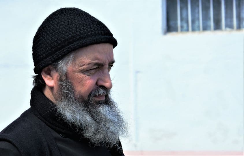 Omul Milea sfinţeşte locul.