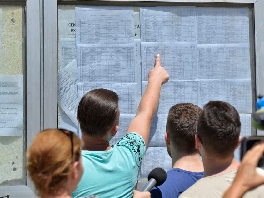 În jur de 131.000 de elevi susțin primele probe ale Bacalaureatului la temperaturi insuportabile. Foto: Inquam Photos / Bogdan Danescu