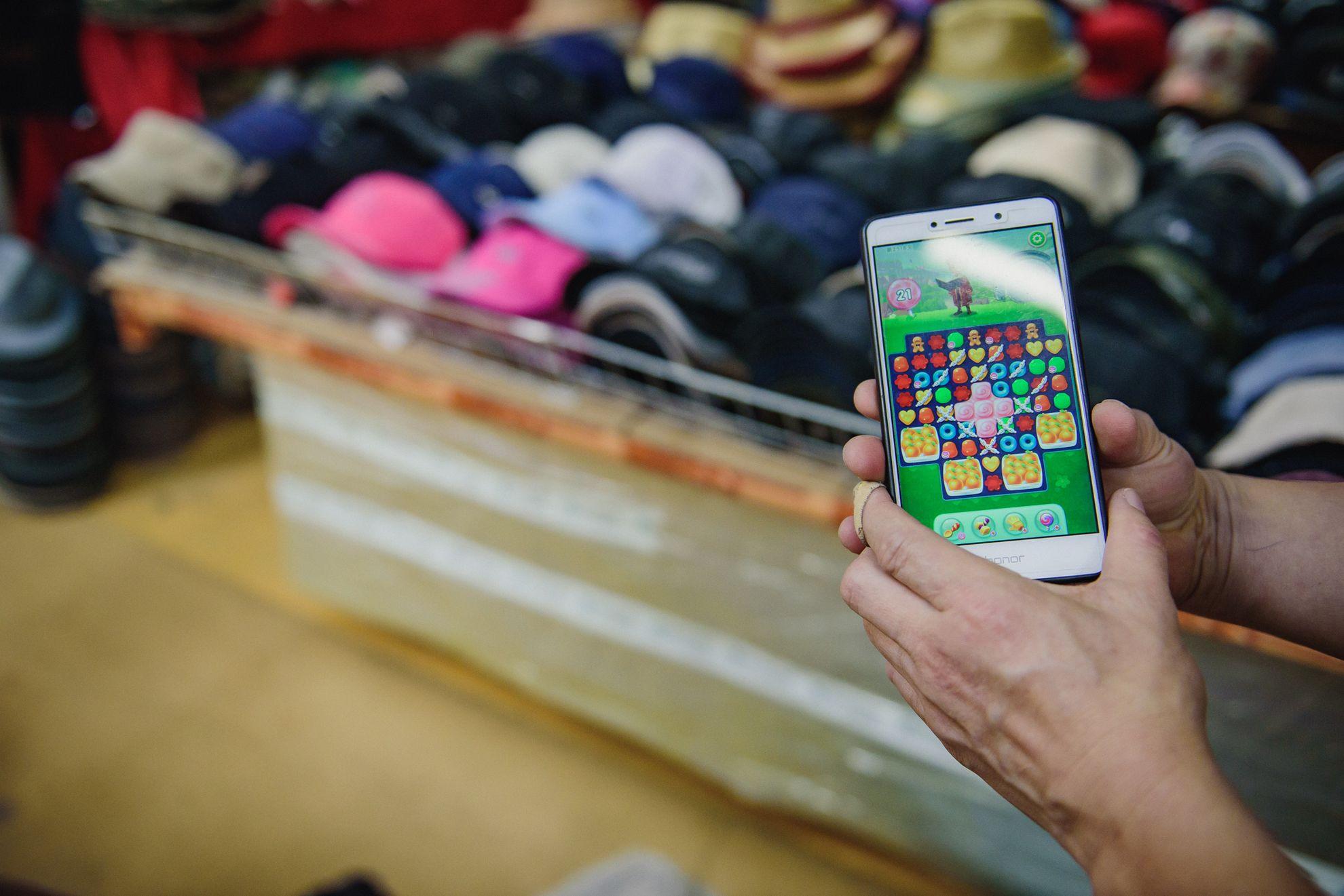 Vânzătorul din Wuhan ne arată care a fost jocul lui preferat de pe telefon pe timp de carantină.