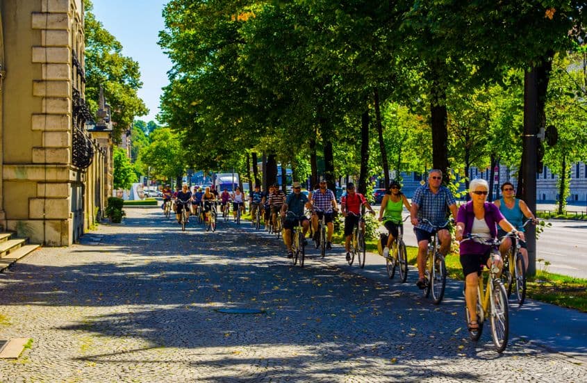 În Germania există cluburi de bicicliști inclusiv pentru vârsta a treia, profitând de infrastructura generoasă dedicată bicicletelor. Foto: © Dudlajzov | <a target="_blank" href="www/dreamstime.com" target="_blank" rel="noreferrer noopener">Dreamstime.com</a>