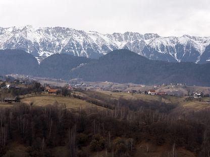 Masivul Piatra Craiului, văzut din Pasul Rucăr-Bran. Foto: Raul Ştef