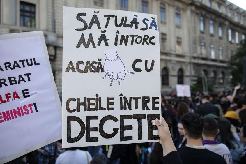 Marșul "Împreună pentru siguranța femeilor" organizat de mai multe organizații feministe pentru a atrage atenția asupra violenței îndreptate asupra femeilor, în Bucuresti, 23 octombrie 2022. Inquam Photos / Octav Ganea