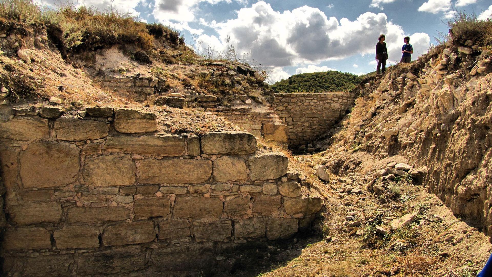 Cetatea din comuna Adamclisi a fost cel mai mare oraș construit de romani în Dobrogea, la ordinele lui Traian. Foto: Adrian Mihălțianu