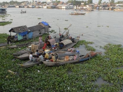 Din / În. Trecere, petrecere.