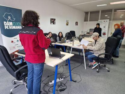 Realitățile digitalizării: „Se investește în platforme, dar faptul că oamenii nu au abilitățile de bază să înțeleagă ce informație accesează nu e prioritatea nimănui”