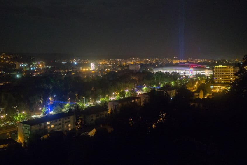Parcul Central şi Cluj Arena, văzute de pe dealul Cetăţuia. Organizatorii festivalului au anunțat că în prima seară au fost 76.000 de participanți.