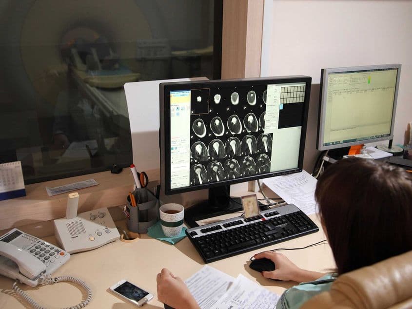 Potrivit Raportului Național al Stării de Sănătate a Populației. publicat de Institutul Național de Sănătate Publică, în 2022 mai bine de jumătate dintre aparatele RMN din țară se găseau în rețeaua privată de sănătate. Foto: © Mastervideo68 / Dreamstime.com