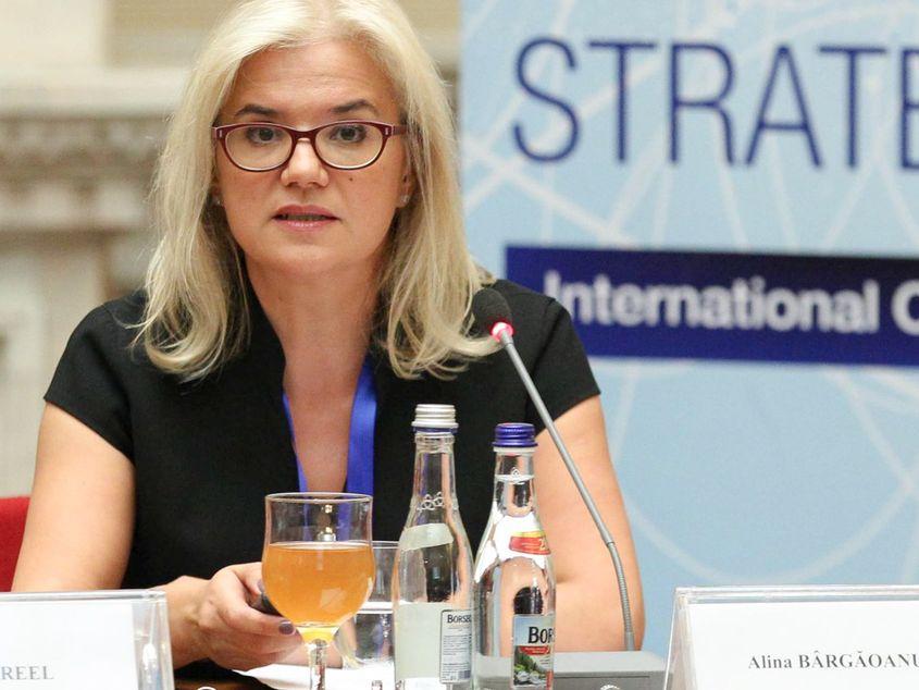 Alina Bârgăoanu este decanul Facultății de Comunicare și Relații Publice de la SNSPA. Foto: Facebook