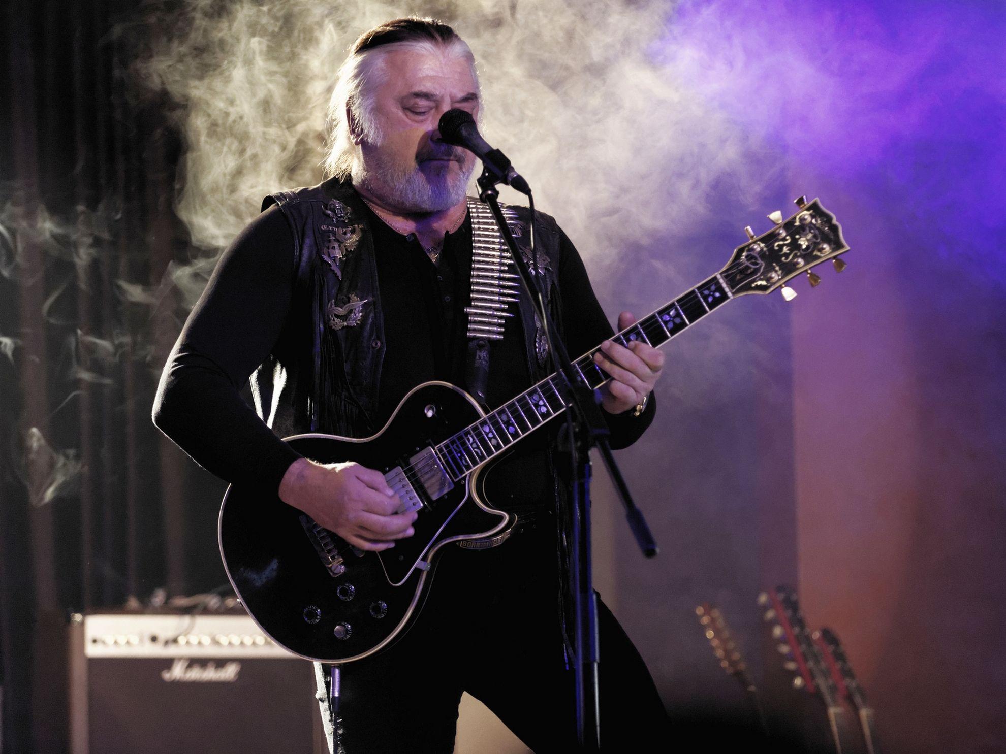 Nicolae Covaci, liderul Phoenix. Sursa Dreamstime.