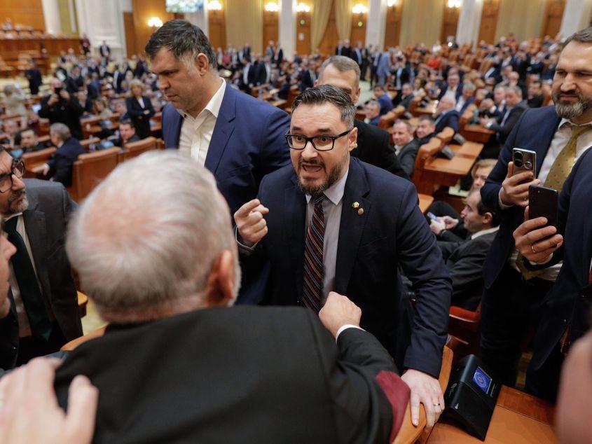 Ședința plenului reunit al Camerei Deputaților și Senatului pentru dezbaterea bugetului României pe anul 2023 FOTO: Inquam Photos / George Calin