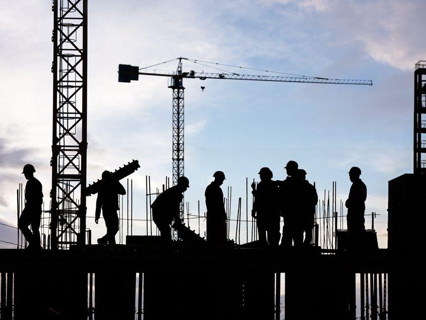 Angajații clasici cu normă întreagă petrec la serviciu aproximativ același timp ca în anii ’80“, constată în analiza sa echipa lui Sergio Torrejón Pérez, care a urmărit tendințele muncii în perioada 1980-2022 pentru Comisia Europeană. foto: ID 17220729 © Sculpies | Dreamstime.com