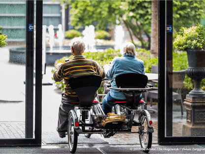 Satul olandez pentru bătrâni cu demență: poate fi Hogeweyk un model de îngrijire pentru o Europă care îmbătrânește?