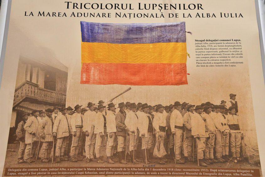 Fotografia cu reconstituirea delegației din 1932.