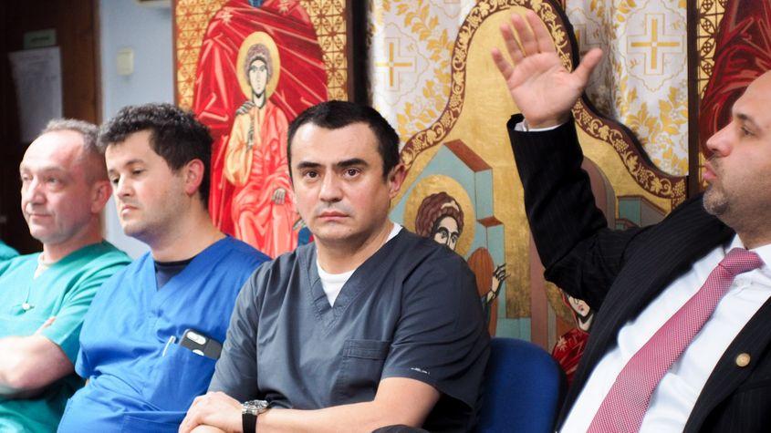 Managerul Silviu Moga (al doilea din dreapta), alături de deputatul Emanuel Ungureanu (cu cravată), la conferința de presă organizată de ICUTR în luna noiembrie. Foto: Raul Ștef