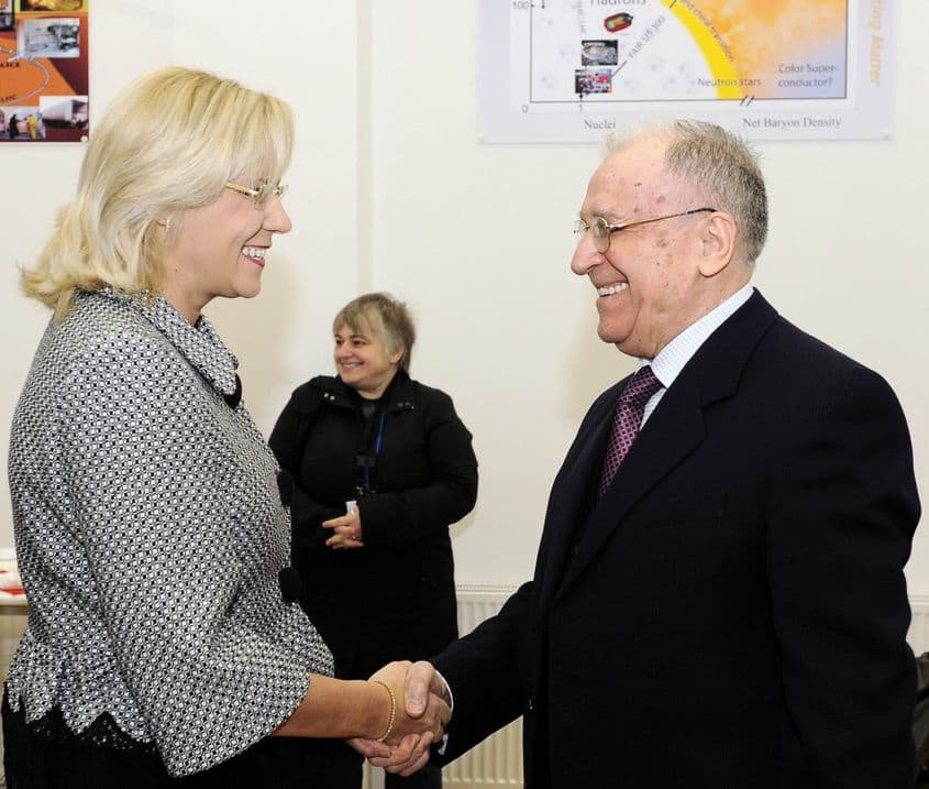 Corina Cretu, comisarul european pentru politica regionala, si Ion Iliescu, presedinte de onoare al PSD, viziteaza proiectul ELI-NP (Extreme Light Infrastructure - Nuclear Physics), la Institutul National de Fizica Nucleara 'Horia Hulubei' (Magurele).
SORIN LUPSA / AGERPRES FOTO