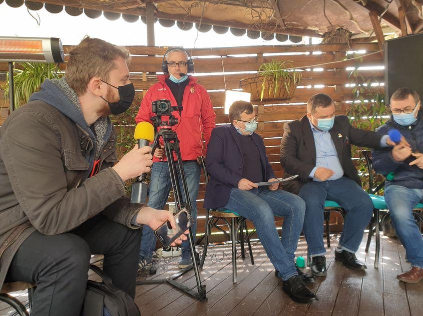 Răzvan Filip, reporter PressOne, la o conferință de presă ACCEPT pe tema parteneriatului civil în România, în 2021. Foto: Lucian Muntean