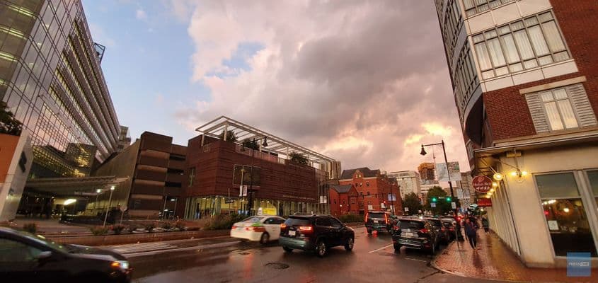 Când plouă sau e frig, nu-ți arde să mergi cu bicicleta. Are și transportul alternativ limitele sale. Aici intervin serviciile de car sharing și hailing.