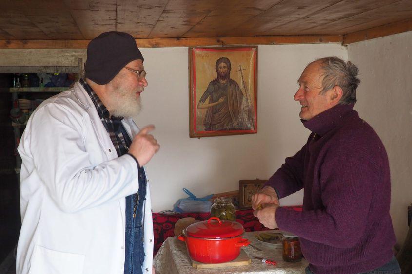 Doi apostoli: doctorul și Gheorghiuț.