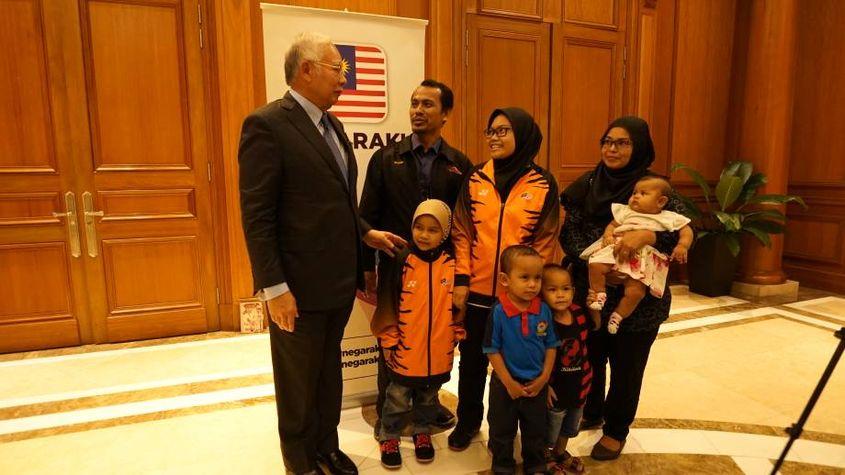 Salihin Ahmad și o parte a familiei sale, în vizită la prim-ministrul Malaeziei.