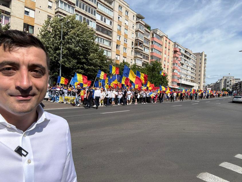George Simion a sărbătorit ziua drapelului național la Târgu Mureș. Sursă foto: Facebook