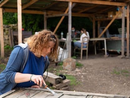 „Ne învârtim în jurul elefantului.” La doi ani de când a fost înscrisă pe listele UNESCO, Roșia Montană e tot captivă, dar o mână de tineri nu o lasă să moară