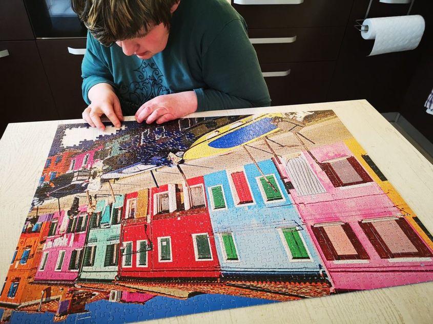 În izolare, Oana și-a ocupat timpul cu puzzle-uri. Foto: arhiva personală