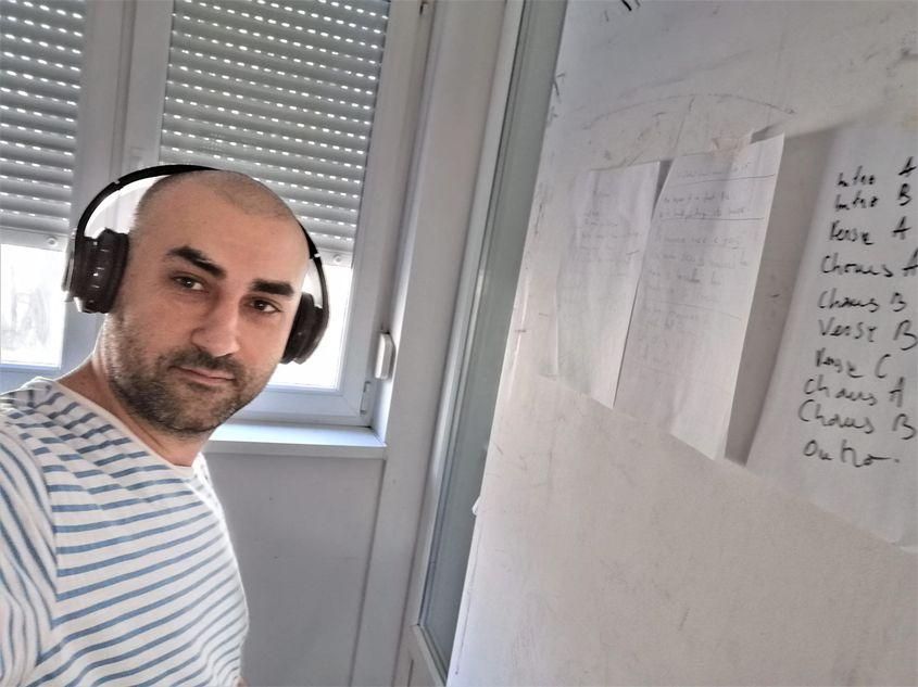 George Vasilescu încearcă să compună muzică în această perioadă